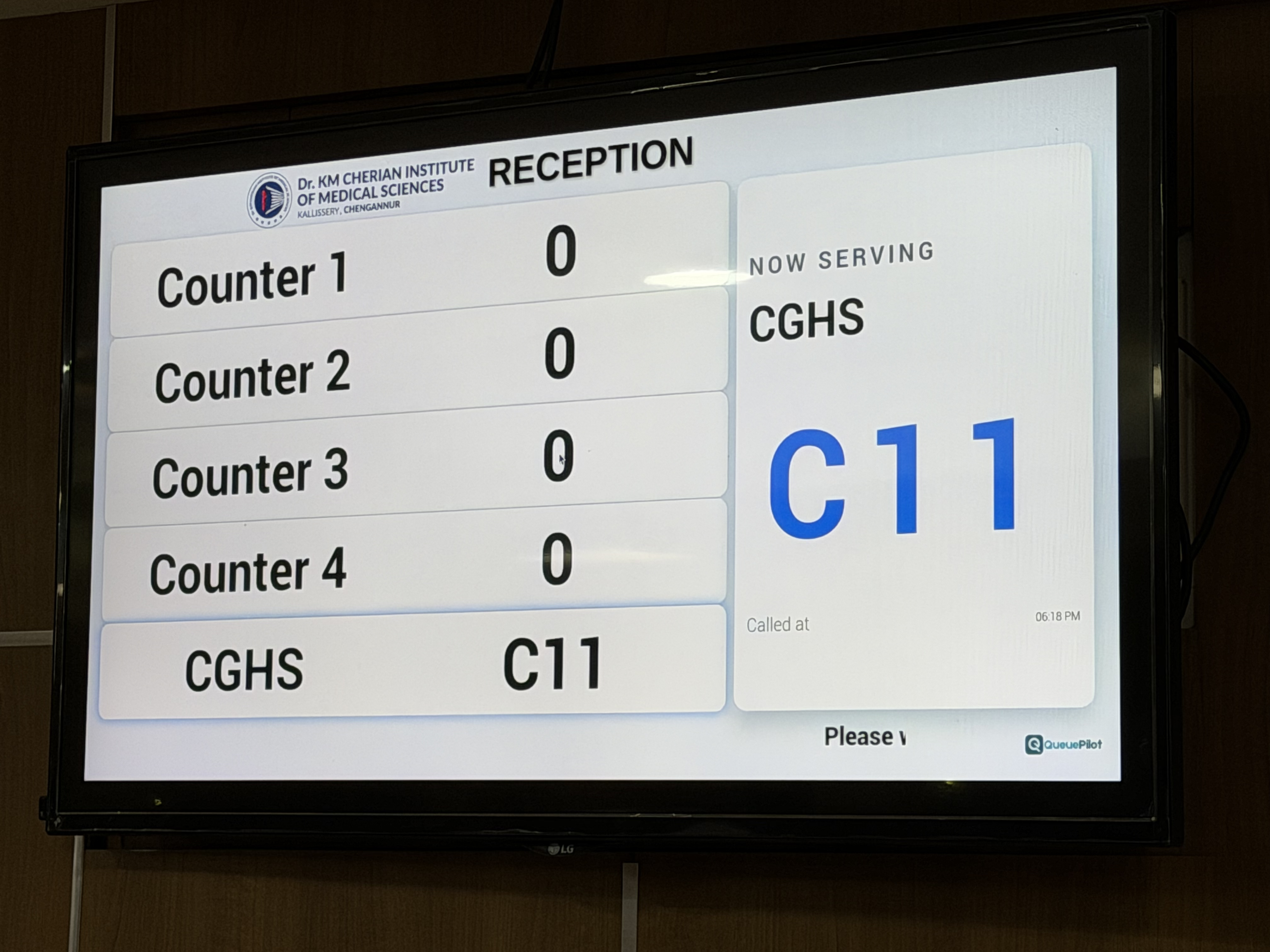 Synchronized counter displays at a front desk